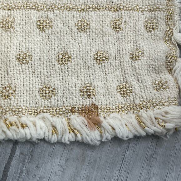 Set Of Six Cream Gold Snowflake Table Decor Holiday Winter Placemats - Picture 7 of 8